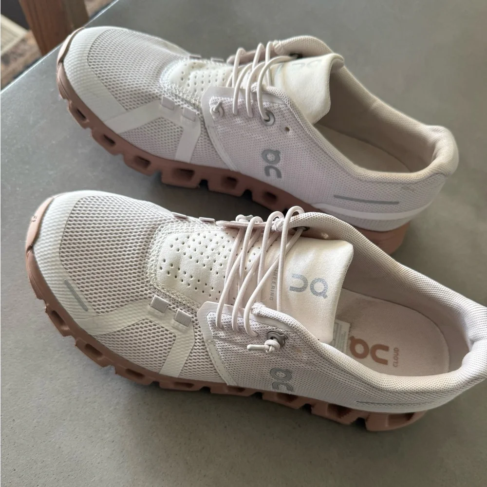 On Cloud 5 Trainers in Sand and Rosebrown - Picture 1 of 6
